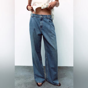 Zara High Waist Pleated Jeans Size 8